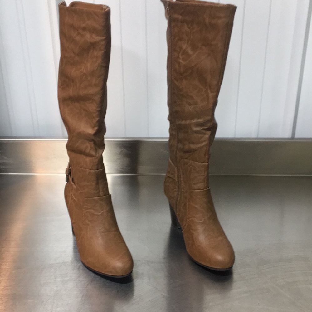 New WB Woman’s Journee Collection Brown Knee-High Women's Boots - Picture 2 of 6